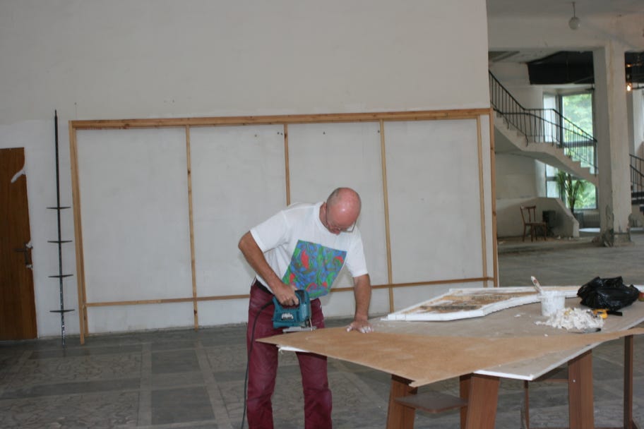 Preparing the structure of the painting 'Bridge of Cultures'
